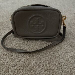 Tory Burch Gray Crossbody Bag with Elegant Design